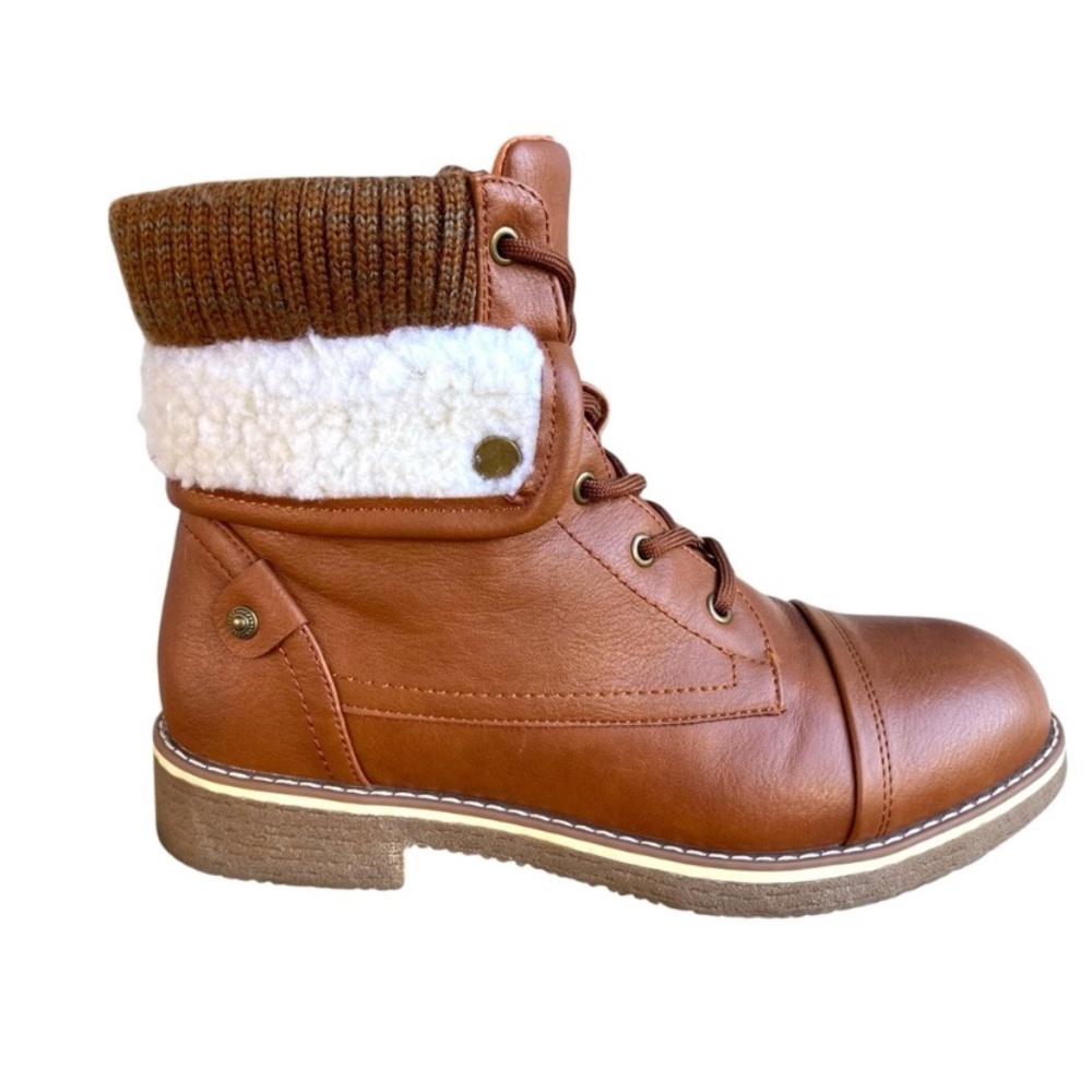 Low Heel Lace Up Ankle Boots Tan Color
Size 8